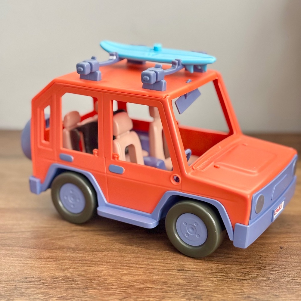 BLUEY HEELER 4WD FAMILY VEHICLE Orange Jeep Toy Car Van Blue Surfboard OPENS!